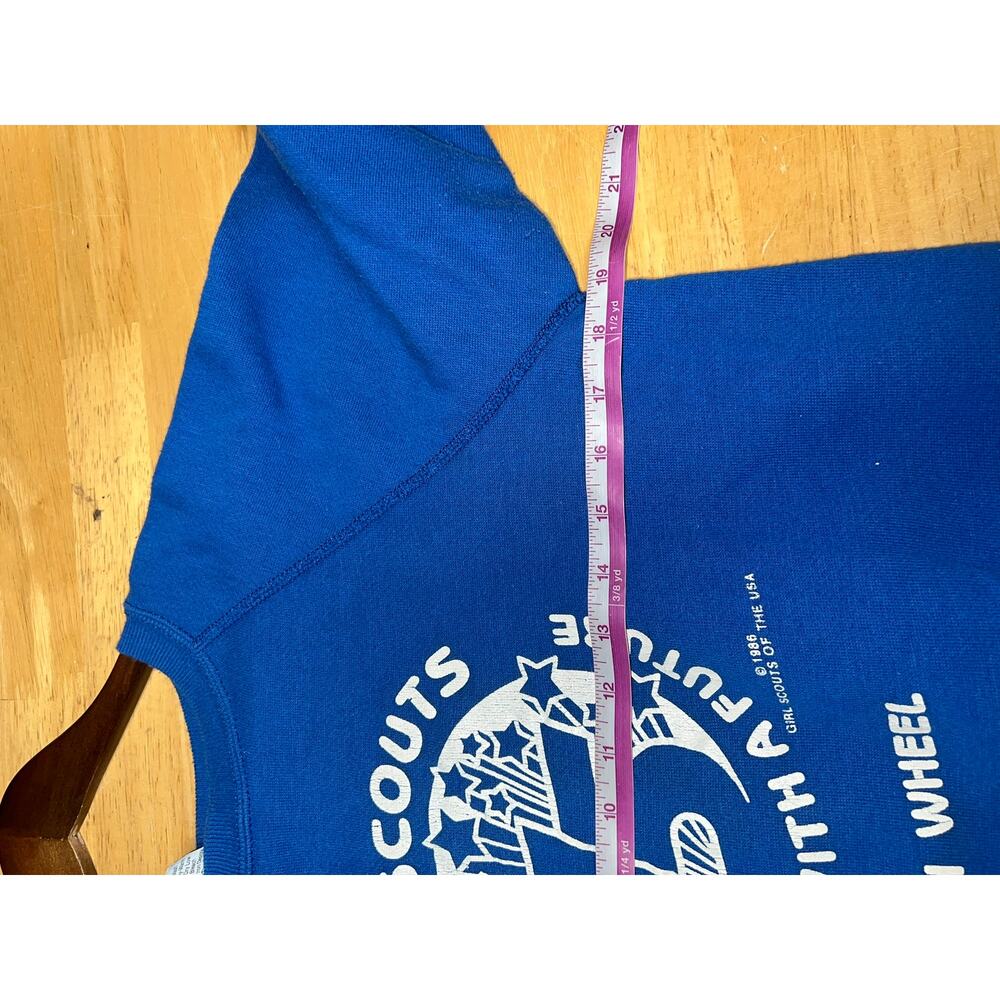 Vintage Girl Scouts Sweatshirt 75 Tradition Wagon Wheel USA Blue Crewneck 80s S - Picture 8 of 9